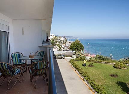 Apartamento En Nerja. Primera Linea De Playa ภายนอก รูปภาพ
